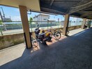 駐輪場 コモドライフ