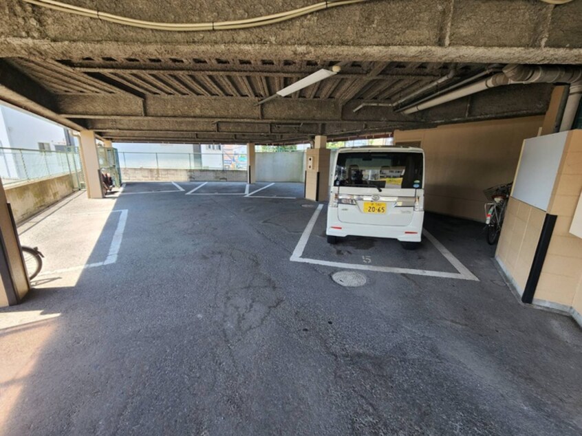 駐車場 コモドライフ