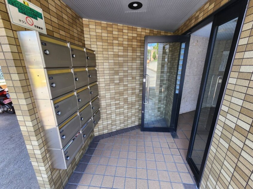 エントランス部分 コモドライフ