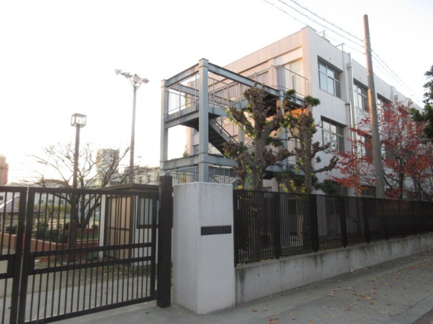 築港中学校(中学校/中等教育学校)まで654m 築港武智マンション