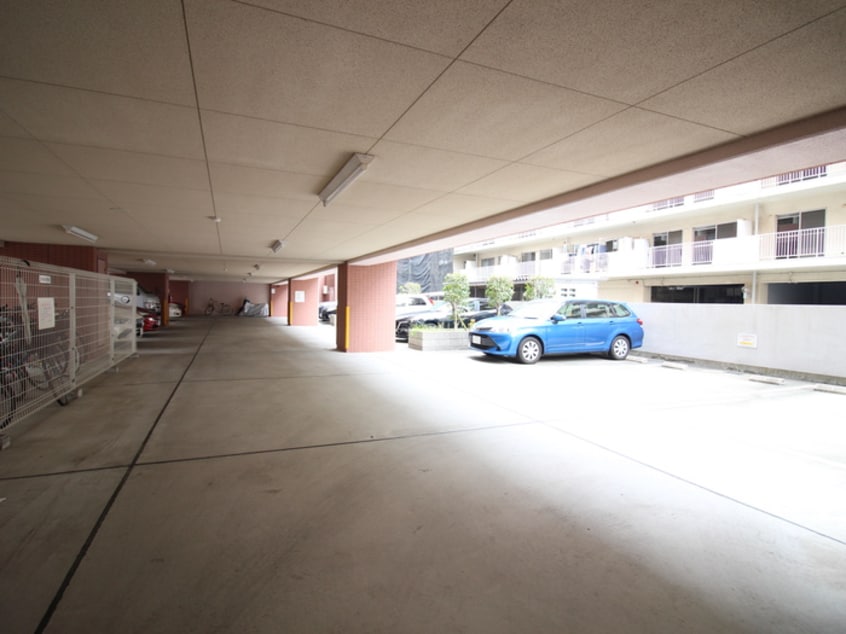 駐車場 エクセレント上新１２