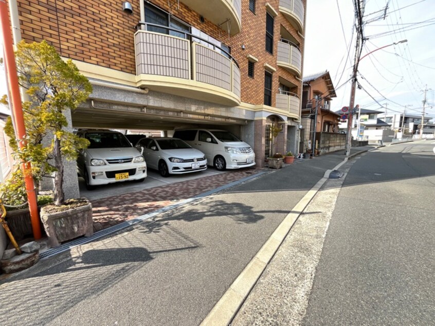 駐車場 ＴＨＩＲＤ　ＨＩＬＬＳ