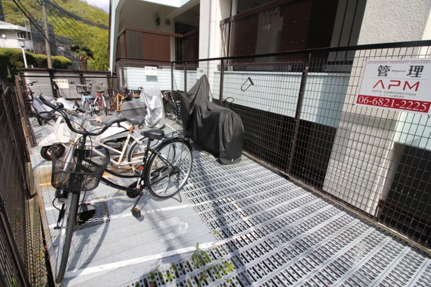 駐輪場 ビュ－テラス岡本