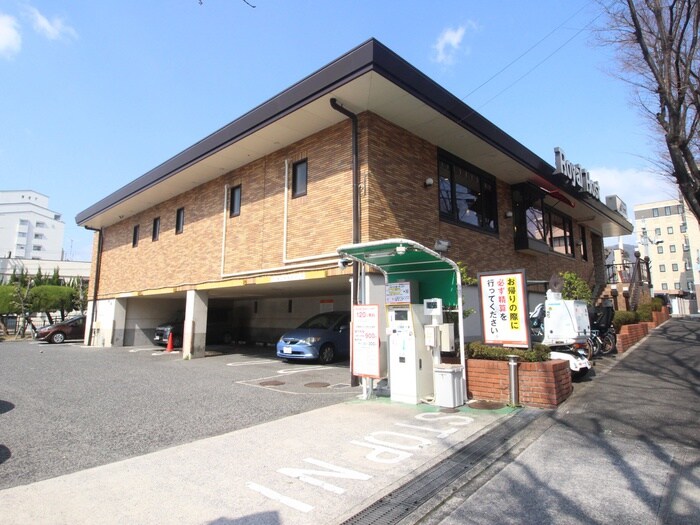 ロイヤルホスト(その他飲食（ファミレスなど）)まで300m ビューライフ芦屋