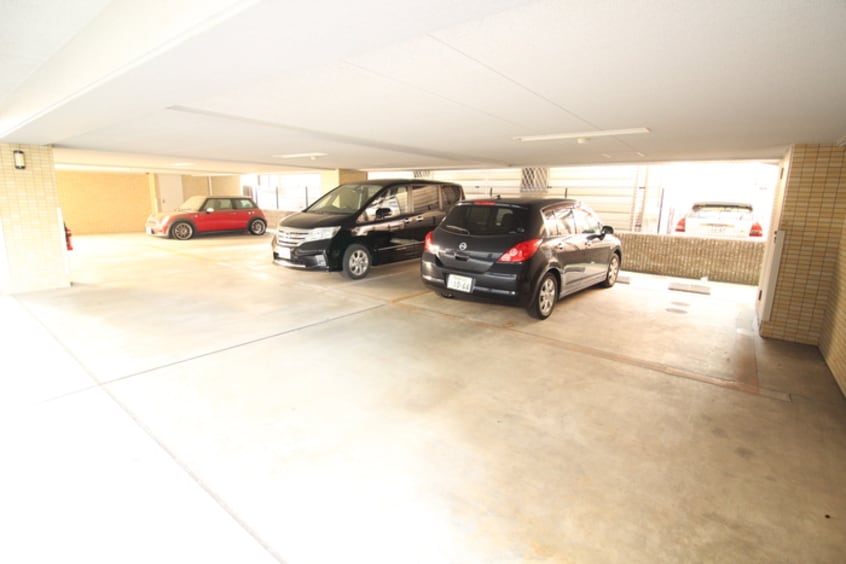 駐車場 カ－サスペリオ－レⅠ