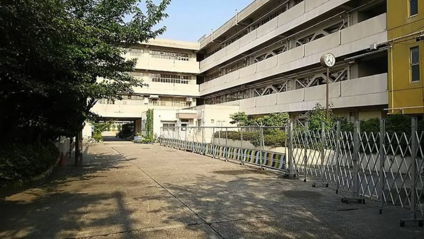 千里新田小学校(小学校)まで1200m La・Luce緑地公園