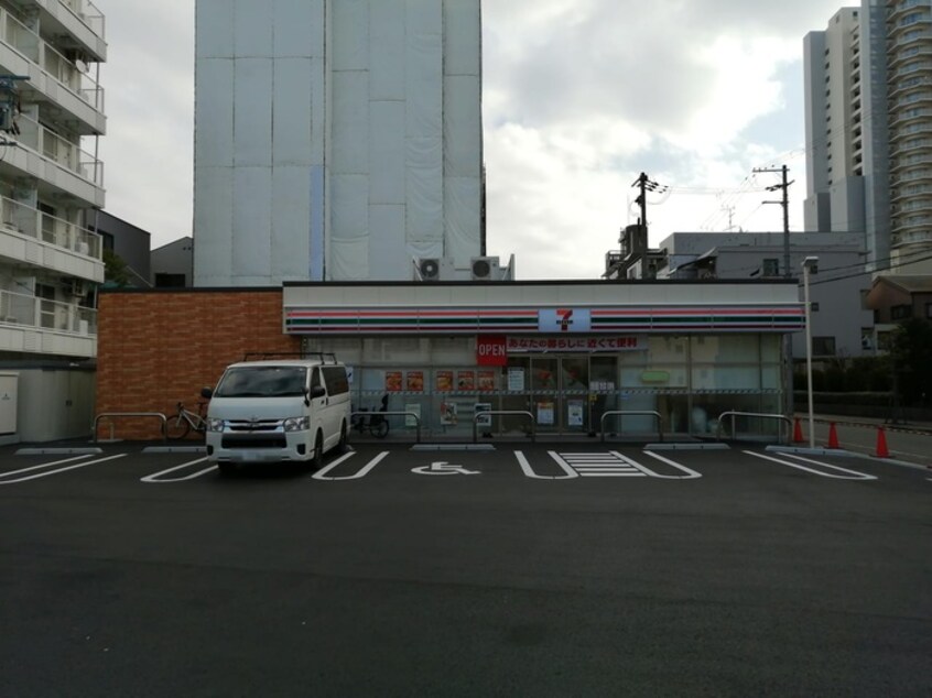 セブンイレブン(コンビニ)まで130m グレイス高倉