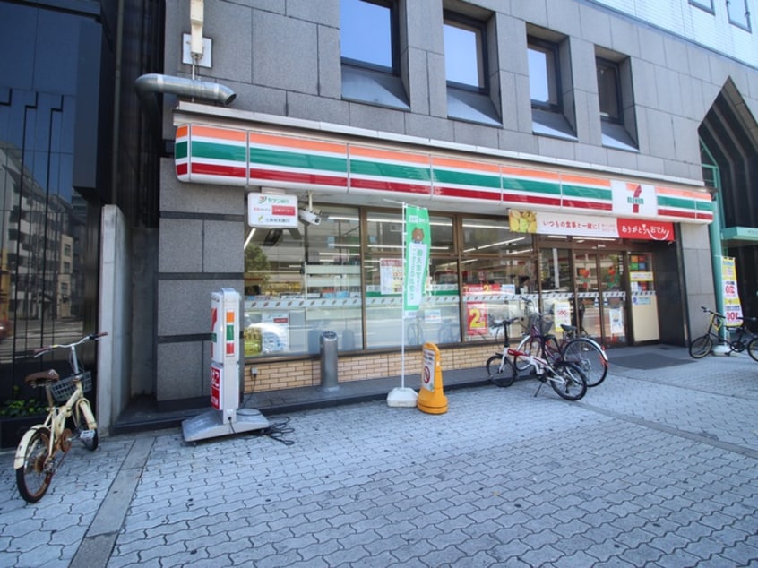 セブンイレブン(コンビニ)まで232m エスリ－ド御堂筋梅田（８０９）