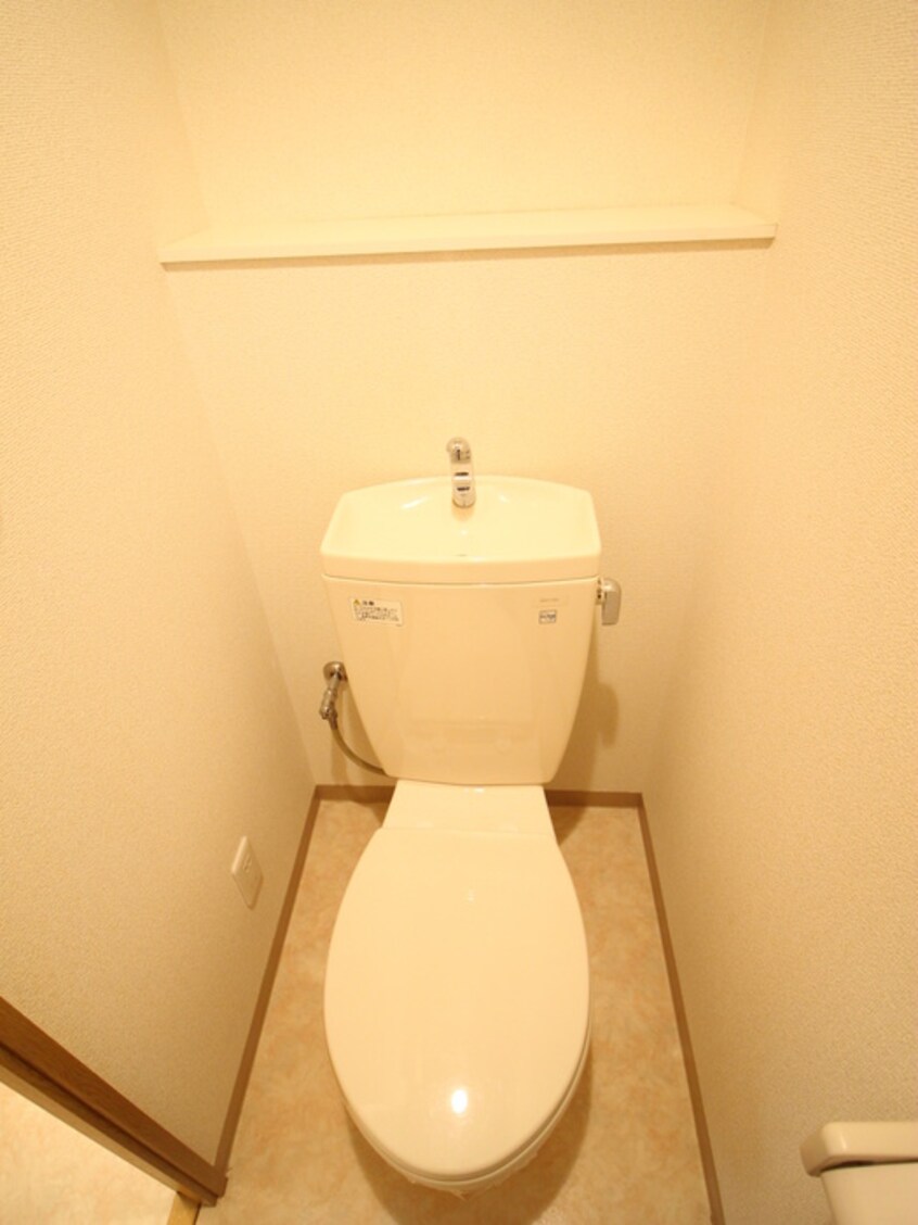 トイレ アヴェ－レ金下Ⅱ