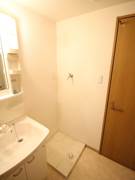 洗濯機置場 アヴェ－レ金下Ⅱ