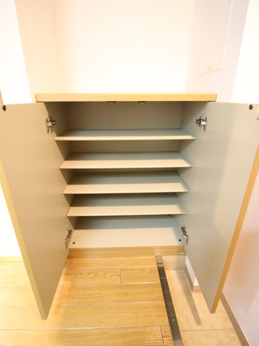 靴箱 アヴェ－レ金下Ⅱ