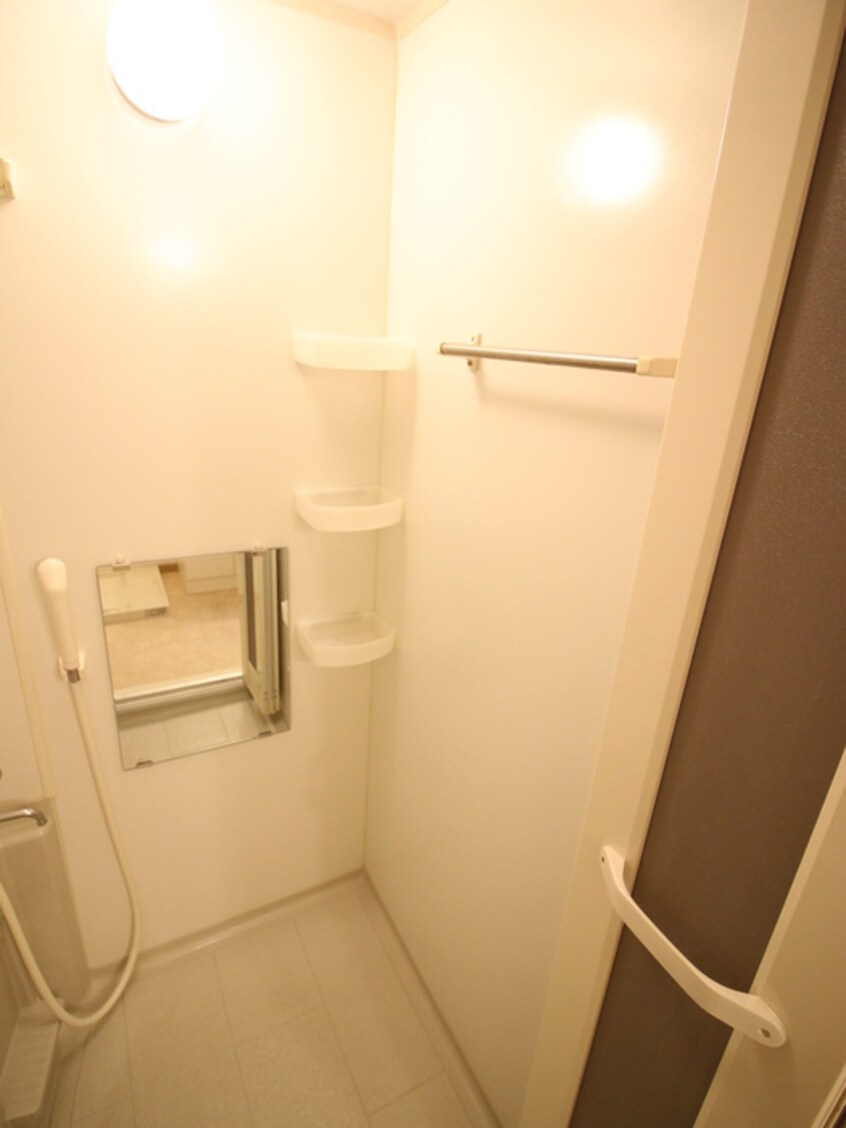 バス／シャワールーム等 アヴェ－レ金下Ⅱ