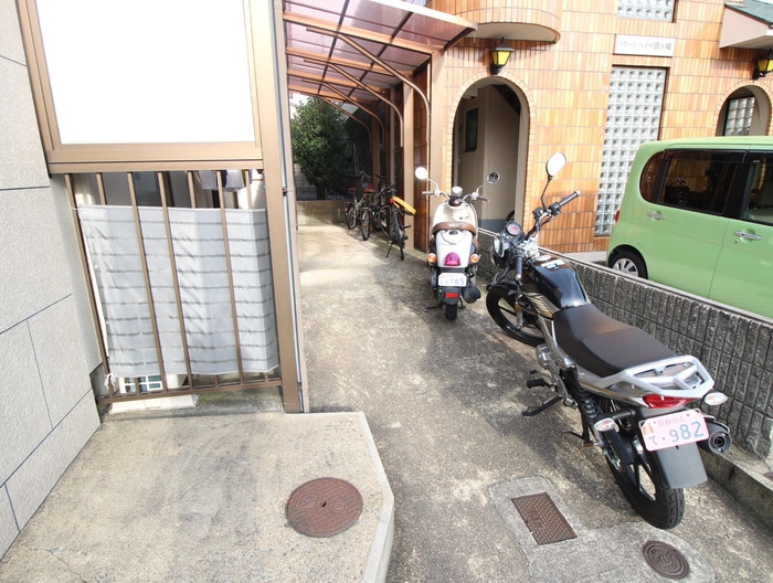 駐輪場 メゾン・ド・ロ－リエ