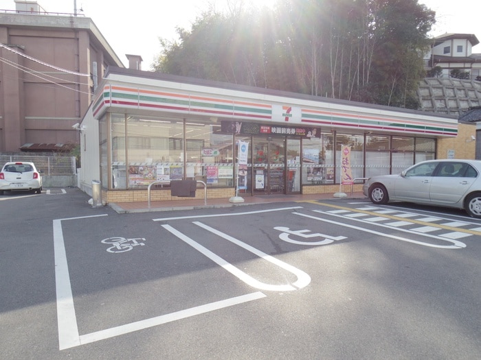 セブンイレブン(コンビニ)まで350m カルムアビタシオン宇治若森