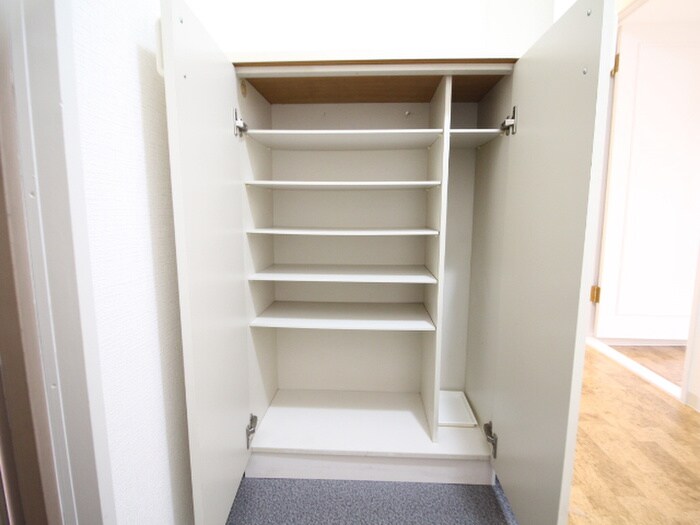 靴箱 ロイヤル八尾