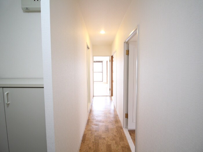 廊下 ロイヤル八尾