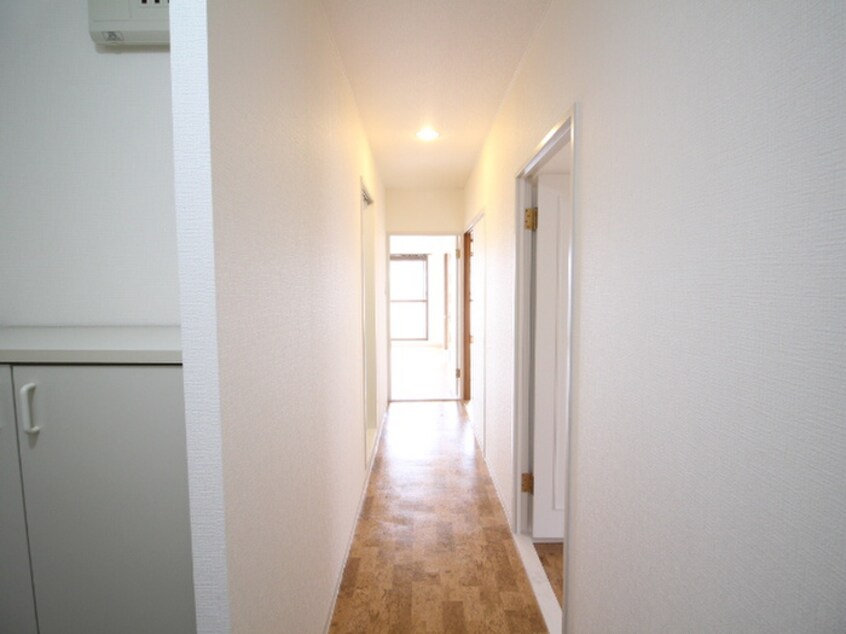 廊下 ロイヤル八尾