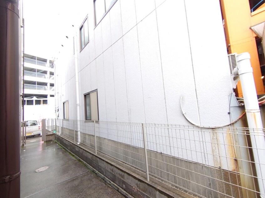 室内からの展望 ｱﾝﾌﾟﾙｰﾙﾌｪｰﾙﾊﾞﾚﾙｺｰﾄ