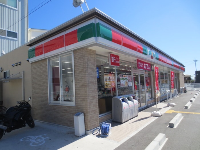 サンクス(コンビニ)まで170m レ リヤン ファミリオ