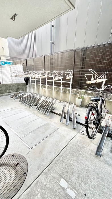 駐輪場 アーデン京町堀イースト