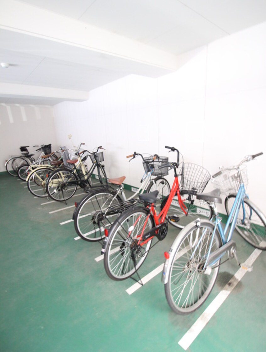 駐輪場 アビターレ油小路