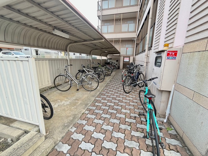 駐輪場 エランビタ－ル