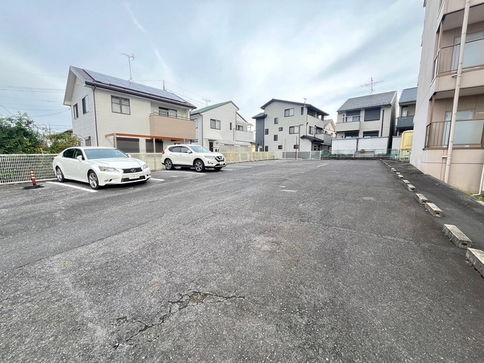駐車場 エランビタ－ル