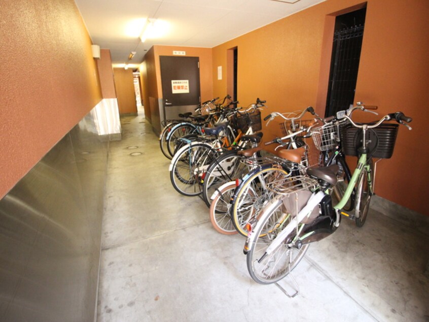 駐輪場 プレサンス梅田フロンティア