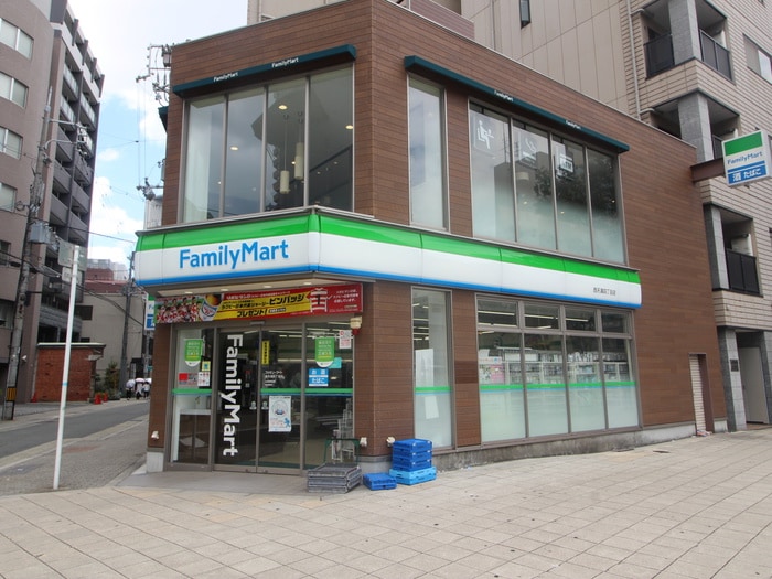 ファミリーマート(コンビニ)まで86m プレサンス梅田フロンティア