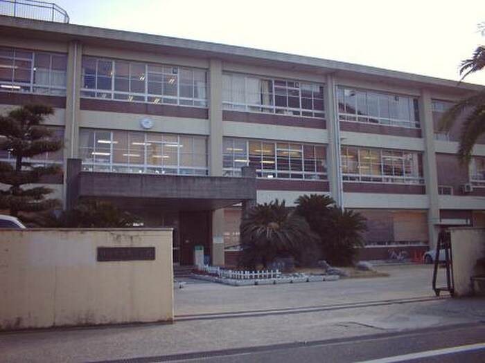 中央小学校(小学校)まで867m Esperanza Nishimura