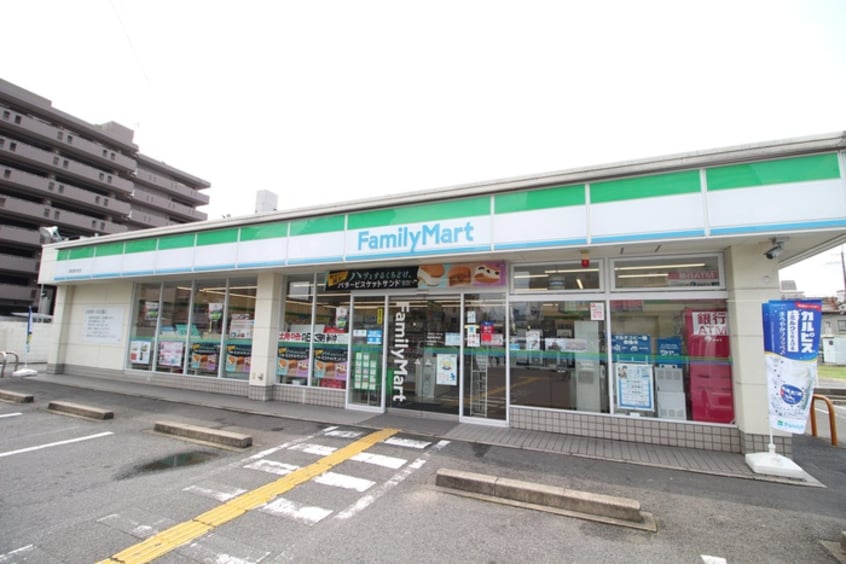 ファミリーマート西院清水町店(コンビニ)まで180m THEGARNETSUITE RESIDENCE西院Ⅰ
