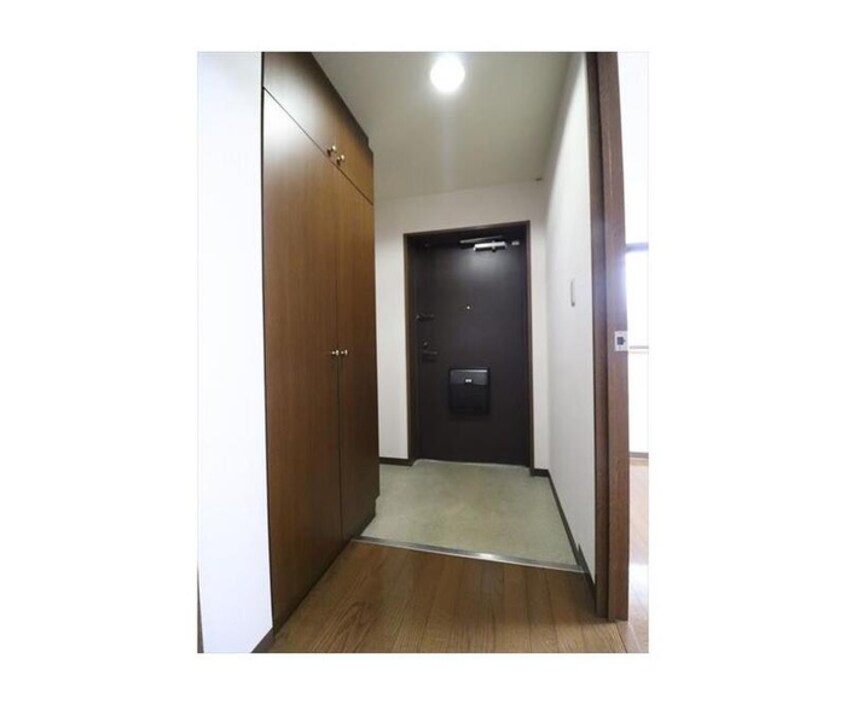 玄関 ヴィーブル岩倉