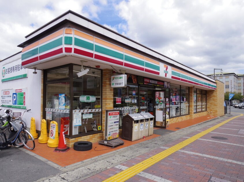 セブンイレブン(コンビニ)まで135m クレセントハウス