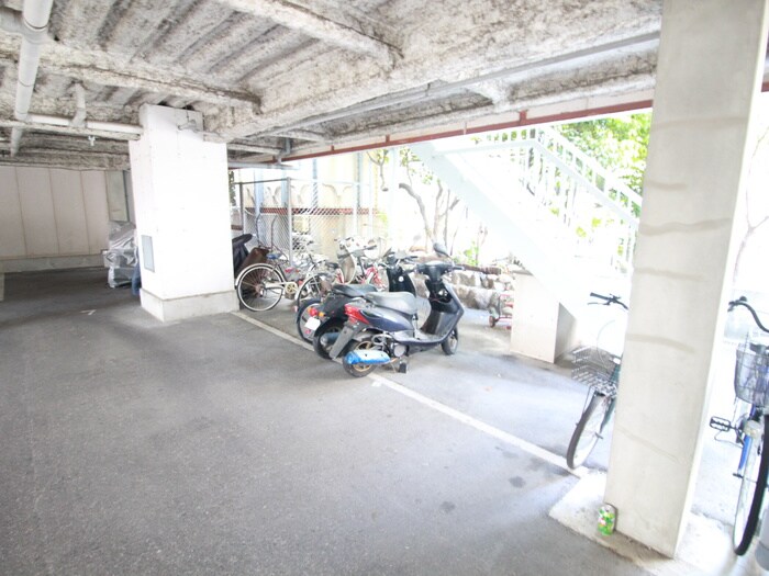 駐輪場 ロ－ドハイツ甲東園
