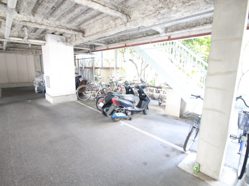 駐輪場 ロ－ドハイツ甲東園