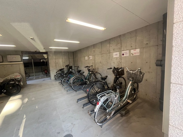 駐輪場 ラグゼ緑橋