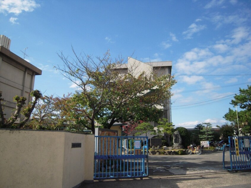 寝屋川市立点野小学校(小学校)まで700m カロテラス