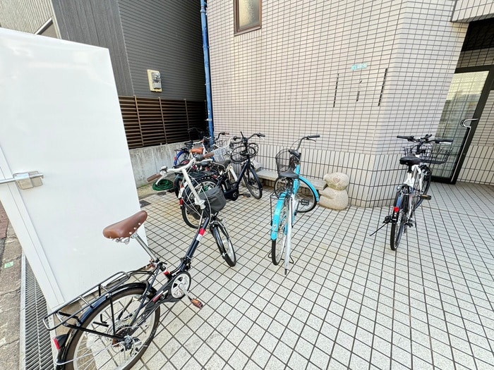 駐輪場 エスコ－ト