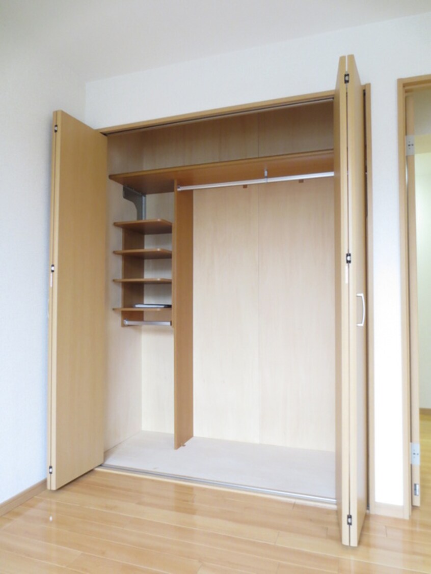 収納 メゾン・ド・ラ・ロ－ズ