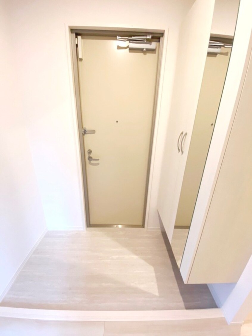 玄関 ジラソ－レ