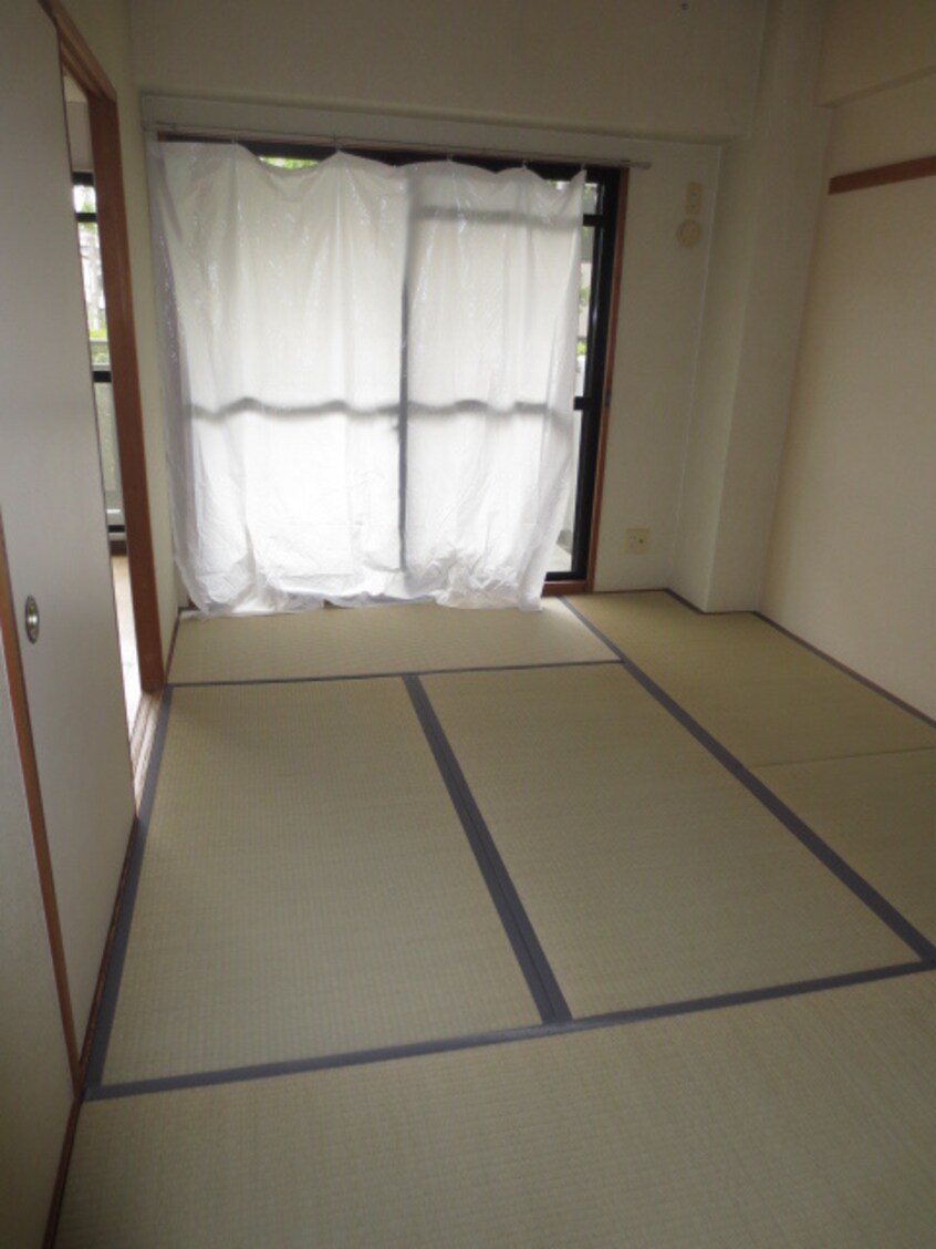 居室 スヴァーネ東山本