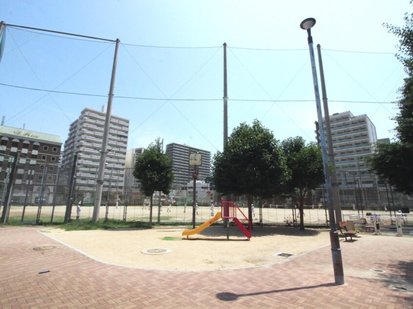 与力町公園(公園)まで262m プライマル南森町