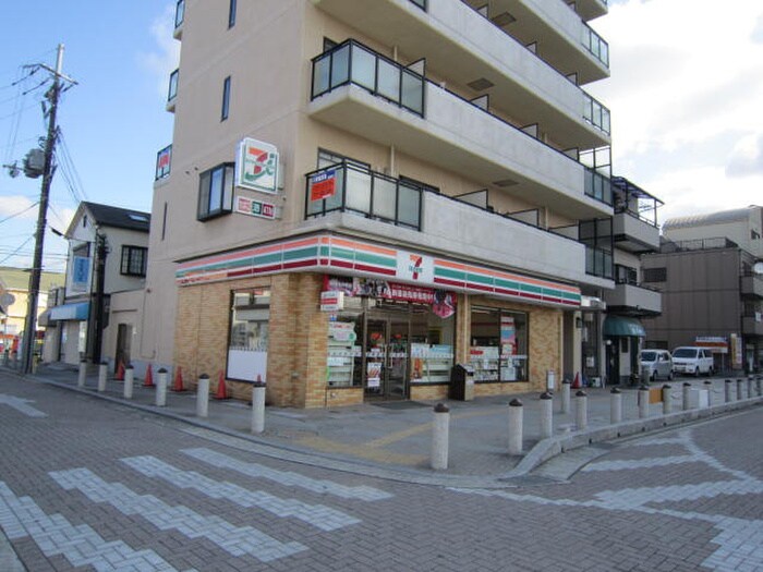 セブンイレブン(コンビニ)まで746m STAY THE HOUSE 日根野 WEST