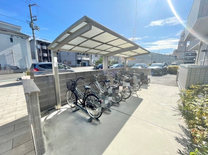駐輪場 ファミーユ深井