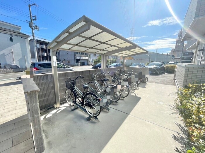 駐輪場 ファミーユ深井