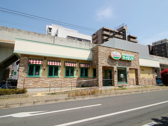 サイゼリヤ阪急岡町駅店(その他飲食（ファミレスなど）)まで208m ベルセゾン