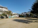 西畑公園(公園)まで727m ツインバッハ１ｓｔ
