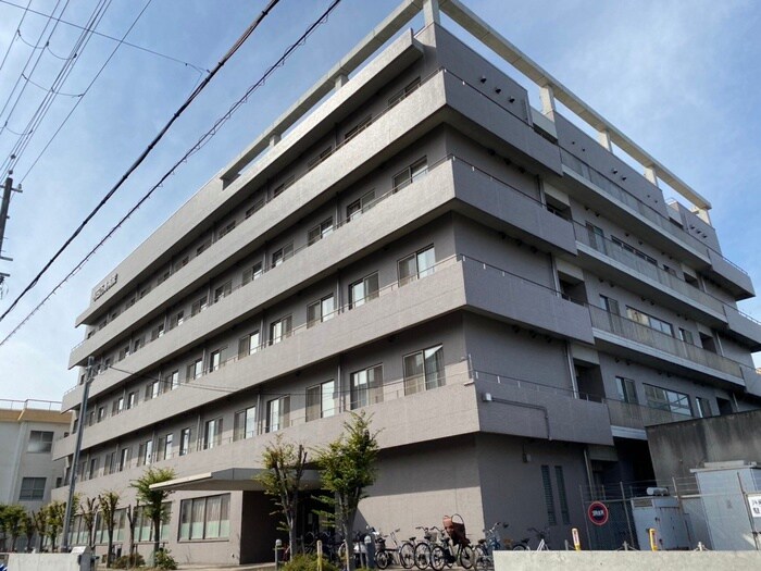 寺田萬寿病院(病院)まで500m テラ・トレ