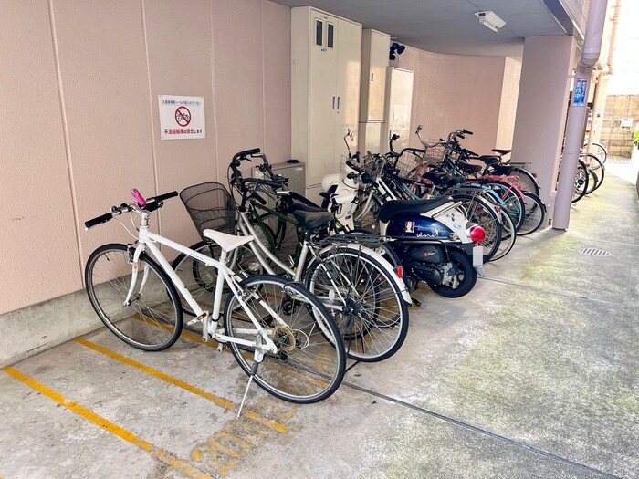 駐輪場 ヴィラ・フローリアン