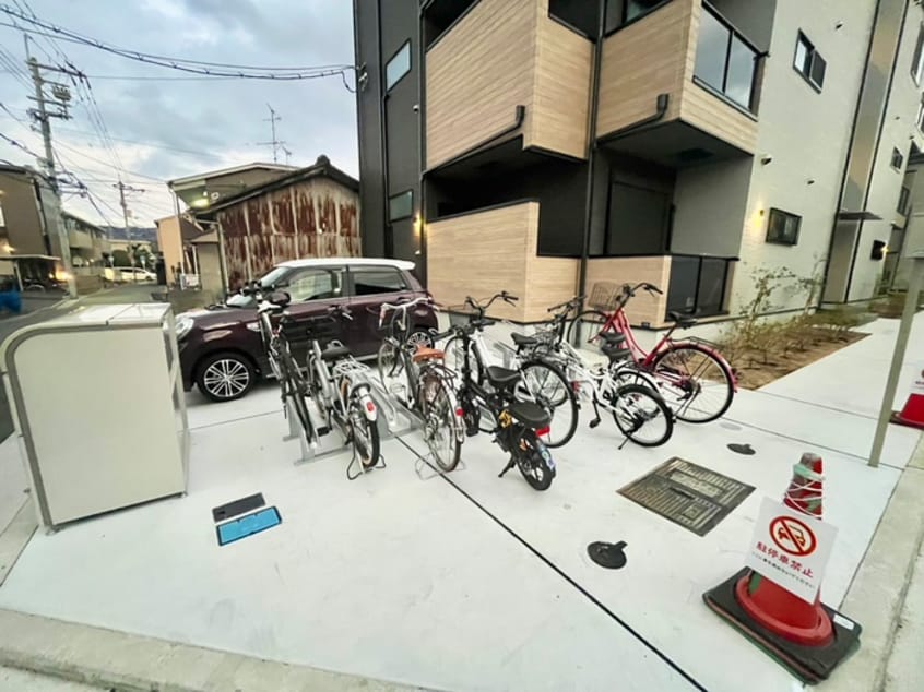 駐輪場 D porta Luchta